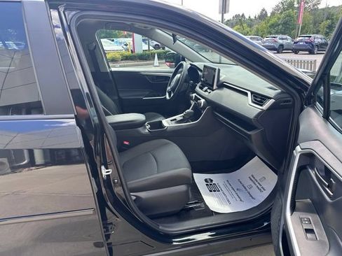 Used 2023 Toyota RAV4 LE AWD/4WD image 10