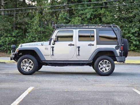 Used 2016 Jeep Wrangler Unlimited Rubicon w/ Connectivity Group AWD/4WD image 4