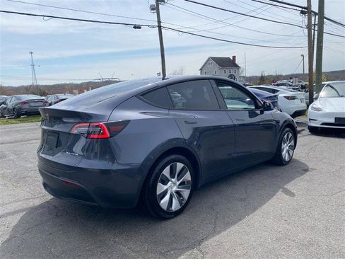 Used 2024 Tesla Model Y Long Range RWD image 5