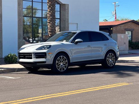 Used 2024 Porsche Cayenne image 15