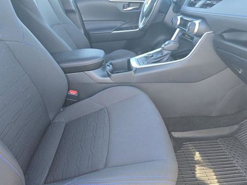 Used 2022 Toyota RAV4 SE image 13