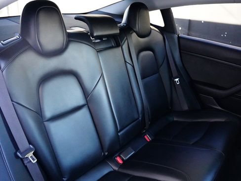Used 2020 Tesla Model 3 Standard Range image 15
