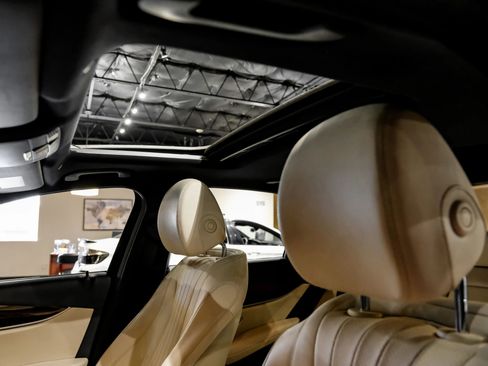 Used 2019 Mercedes-Benz E 300 4MATIC image 5