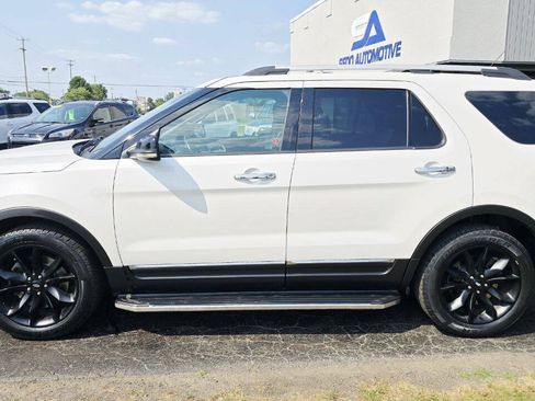 Used 2014 Ford Explorer XLT w/ Equipment Group 202A AWD/4WD image 3