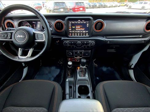 Certified 2022 Jeep Gladiator Mojave w/ Cold Weather Group image 13
