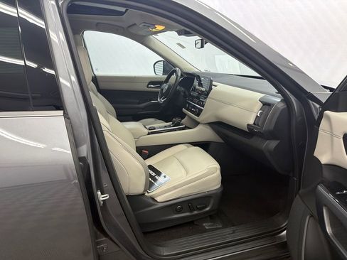 Used 2024 Nissan Pathfinder SL w/ SL Premium Package AWD/4WD image 14