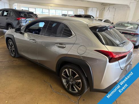 Used 2019 Lexus UX 200 w/ Premium Package FWD image 6