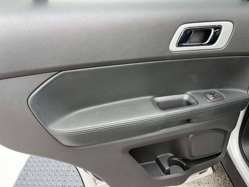 Used 2014 Ford Explorer XLT w/ Equipment Group 202A FWD image 15