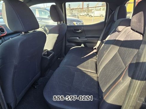 Used 2016 Toyota Tacoma TRD Sport w/ Towing Package image 10