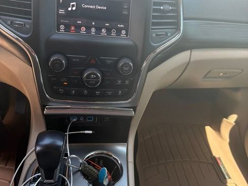 Used 2021 Jeep Grand Cherokee Laredo RWD image 20