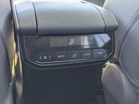 Certified 2023 Toyota Highlander XLE AWD/4WD image 17