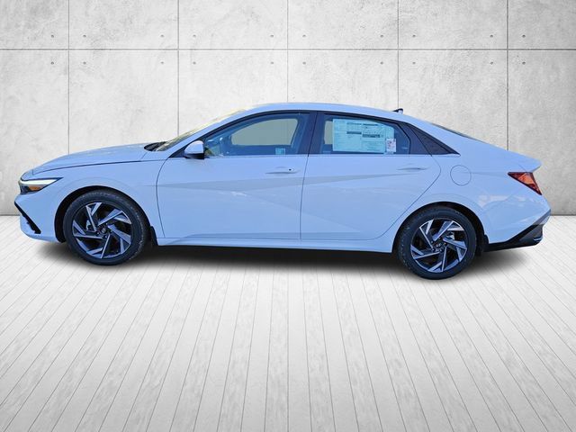 Certified 2025 Hyundai Elantra SEL FWD image 2