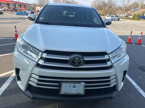 Used 2019 Toyota Highlander LE image 6