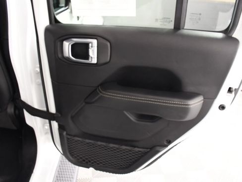 Used 2021 Jeep Wrangler Unlimited Sahara w/ Cold Weather Group AWD/4WD image 21