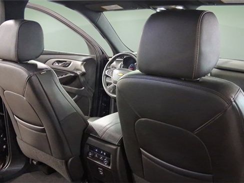 Used 2023 Chevrolet Traverse LT image 16