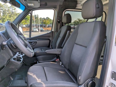 Used 2022 Mercedes-Benz Sprinter 2500 image 16