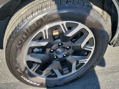 Used 2025 Subaru Forester Premium image 5