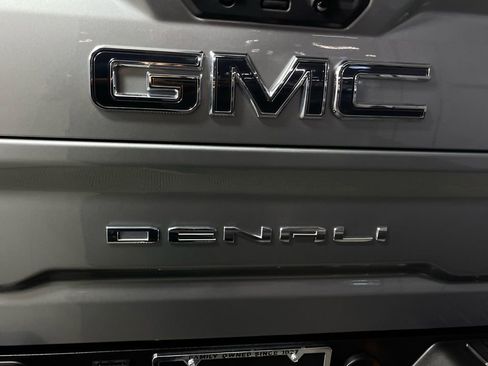Used 2024 GMC Sierra 2500 Denali Ultimate image 11
