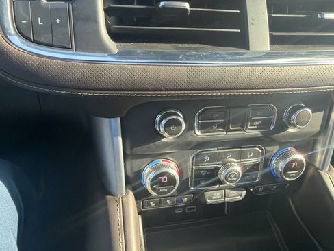 Used 2022 GMC Yukon SLT w/ SLT Premium Package AWD/4WD image 17