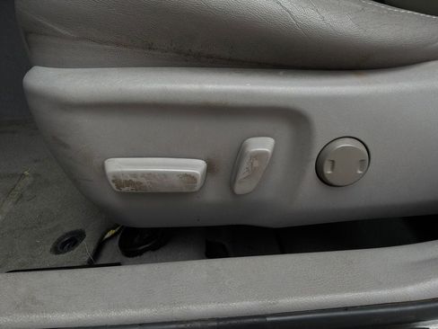 Used 2013 Toyota Camry XLE FWD image 10
