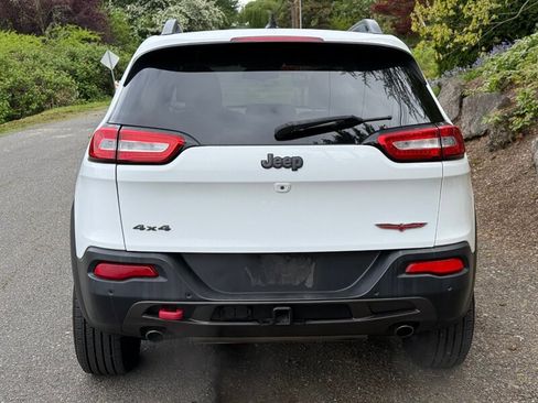Used 2015 Jeep Cherokee Trailhawk w/ Comfort/Convenience Group AWD/4WD image 5