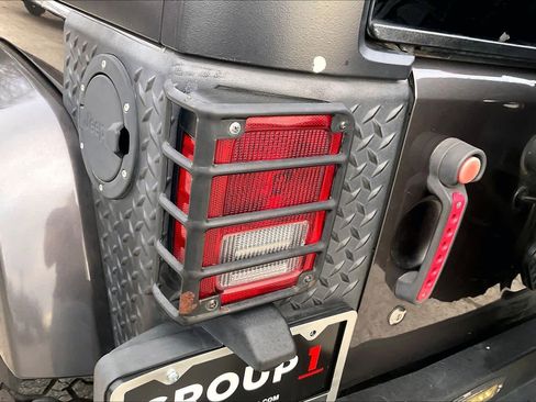 Used 2014 Jeep Wrangler Unlimited Sahara w/ Connectivity Group image 29