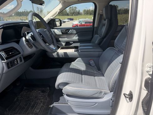 Used 2022 Lincoln Navigator Black Label AWD/4WD image 5