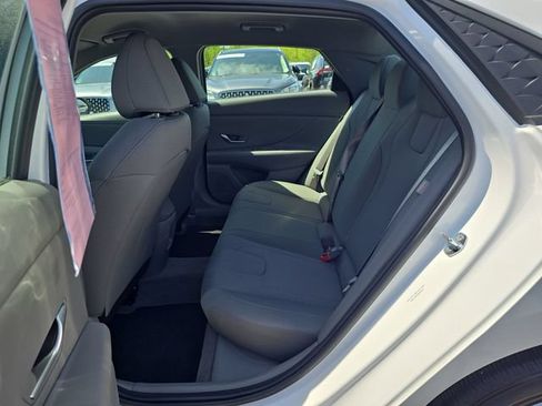 Used 2025 Hyundai Elantra SE FWD image 21