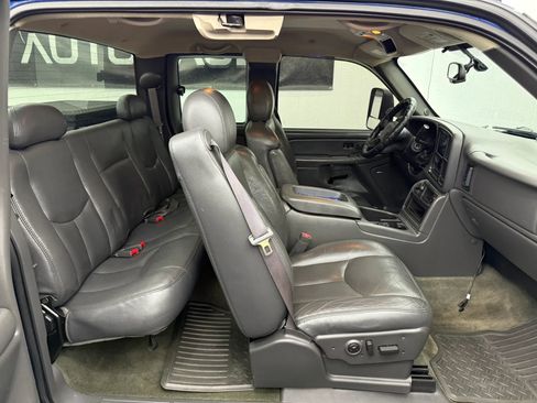 Used 2004 Chevrolet Silverado 1500 LT w/ Light Duty Power Package AWD/4WD image 9
