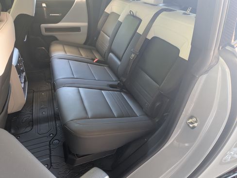 Used 2025 GMC Hummer EV 2X AWD/4WD image 17