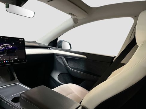 Used 2023 Tesla Model Y Long Range AWD/4WD image 21