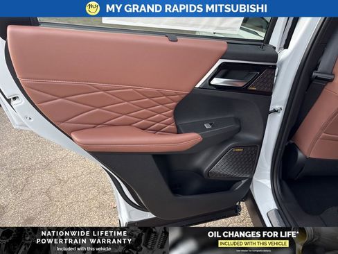 New 2026 Mitsubishi Outlander SEL AWD/4WD image 10
