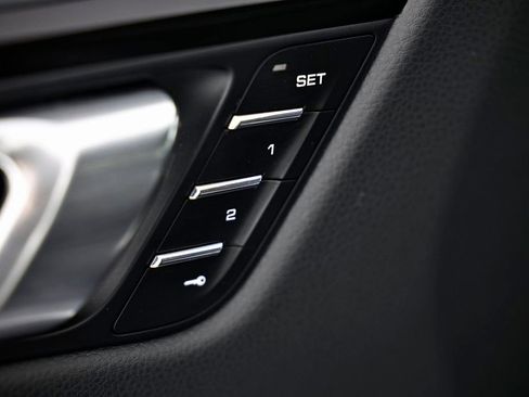 Used 2023 Porsche Macan Turbo image 22