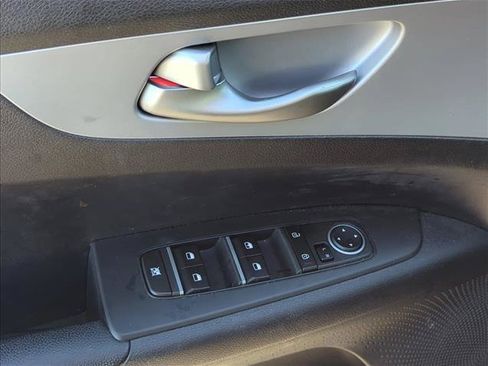 Used 2022 Kia Forte LXS FWD image 7