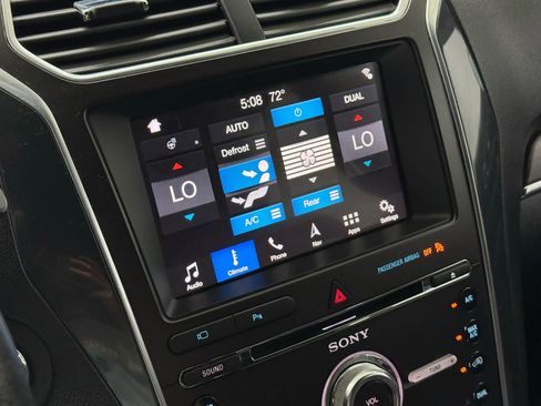 Used 2018 Ford Explorer Limited image 16