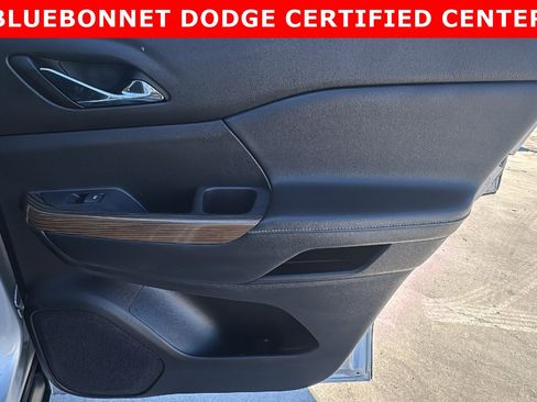 Used 2020 GMC Acadia SLE image 26