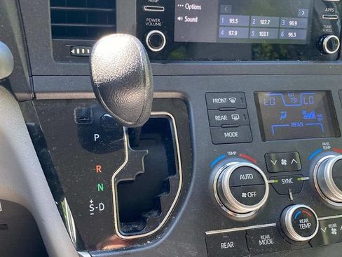Used 2020 Toyota Sienna L FWD image 28