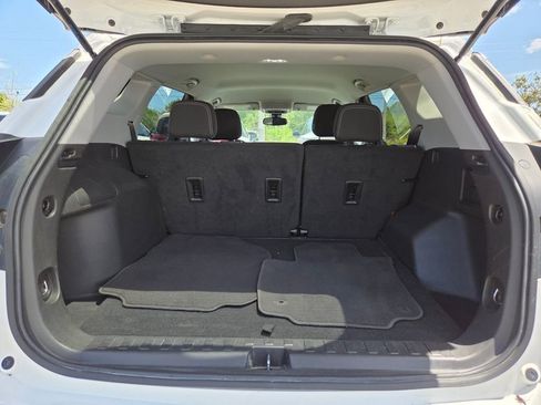 Used 2024 GMC Terrain SLE FWD image 15
