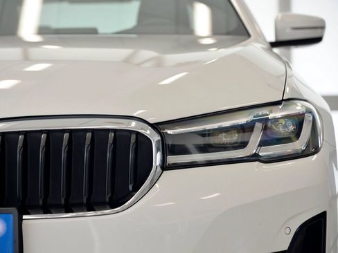 Used 2021 BMW 530e xDrive AWD/4WD image 11