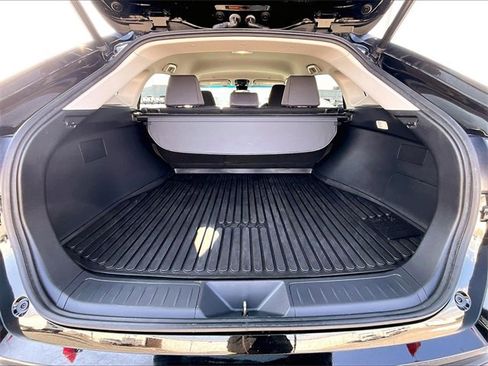 Used 2023 Toyota Venza LE image 23