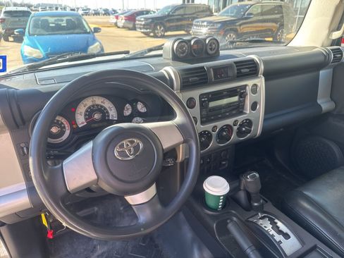 Used 2010 Toyota FJ Cruiser 4WD image 9