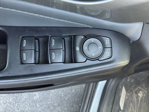 Used 2021 Chevrolet Traverse LT FWD image 13