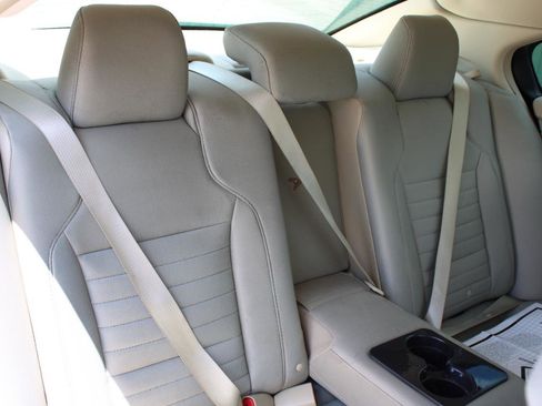 Used 2016 Ford Taurus SE image 13