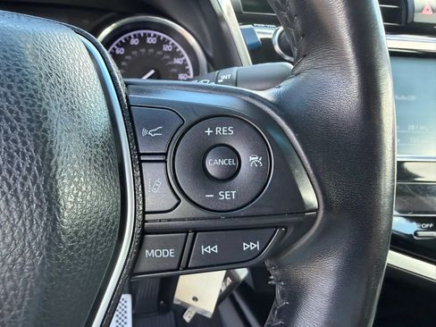 Used 2018 Toyota Camry SE FWD image 21