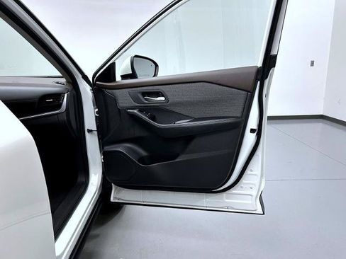 Certified 2023 Nissan Rogue SV AWD/4WD image 16