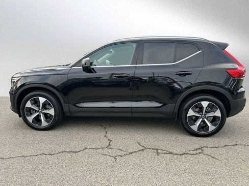 Used 2025 Volvo XC40 B5 Plus w/ Protection Package Premier image 6