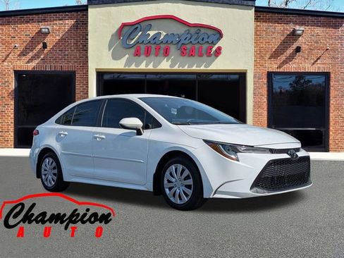 Used 2021 Toyota Corolla LE FWD image 1