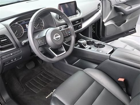 Used 2024 Nissan Rogue SV w/ SV Premium Package image 13