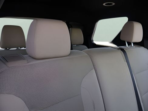 Used 2023 Chevrolet Traverse LS AWD/4WD image 17