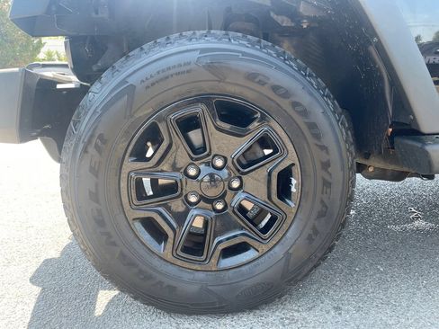 Used 2014 Jeep Wrangler Sport AWD/4WD image 12